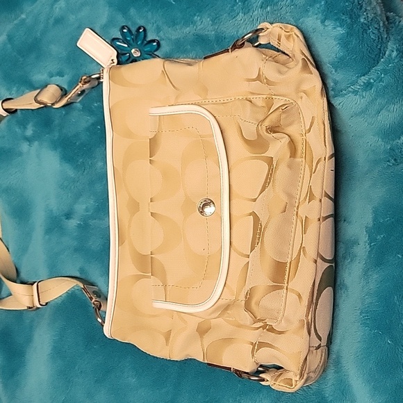 Coach Purse 👛 - Picture 9 of 13